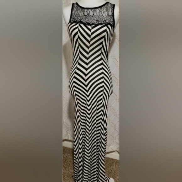 Monteau maxi dress - Picture 1 of 5
